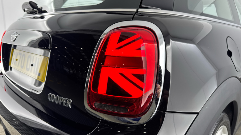 MINI Hatchback 1.5 Cooper Classic II 3dr Petrol Hatchback